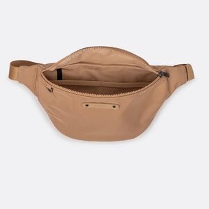 New with tags Lolë Taylor Belt Bag in carmel